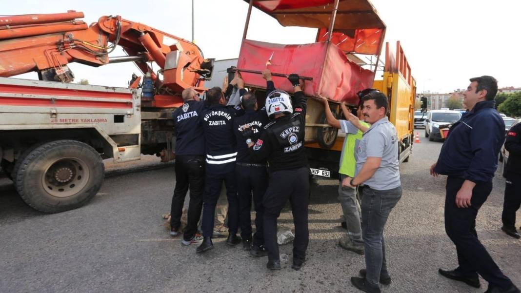 Kepez’de Kapsamlı Gıda ve İşgal Denetimi: Kaldırımları İşgal Edenlere Yaptırım Uygulandı! 6